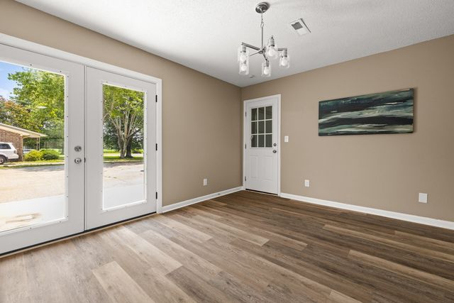 4 Park St, Fayetteville, TN 37334