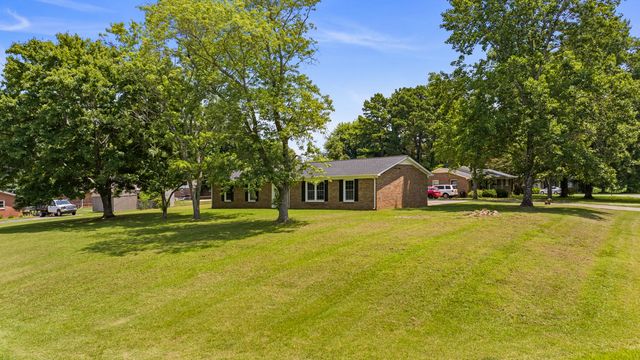 4 Park St, Fayetteville, TN 37334