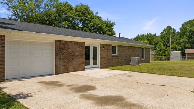 4 Park St, Fayetteville, TN 37334