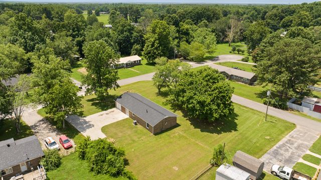 4 Park St, Fayetteville, TN 37334