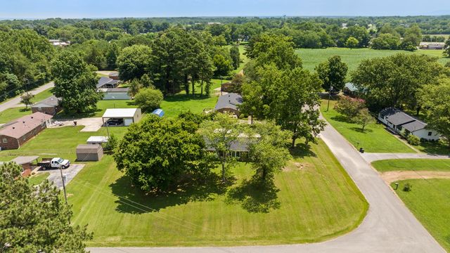 4 Park St, Fayetteville, TN 37334