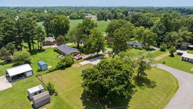 4 Park St, Fayetteville, TN 37334