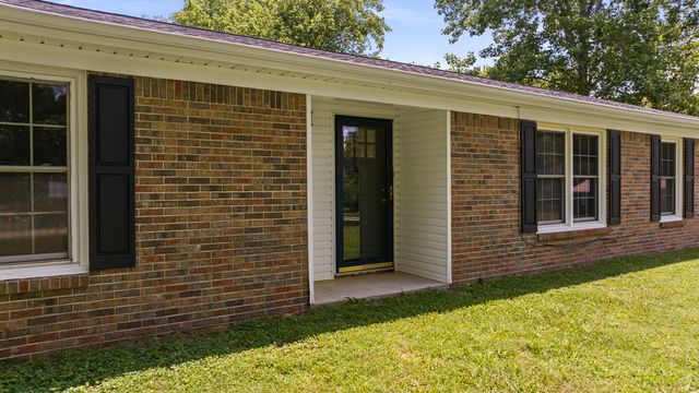 4 Park St, Fayetteville, TN 37334