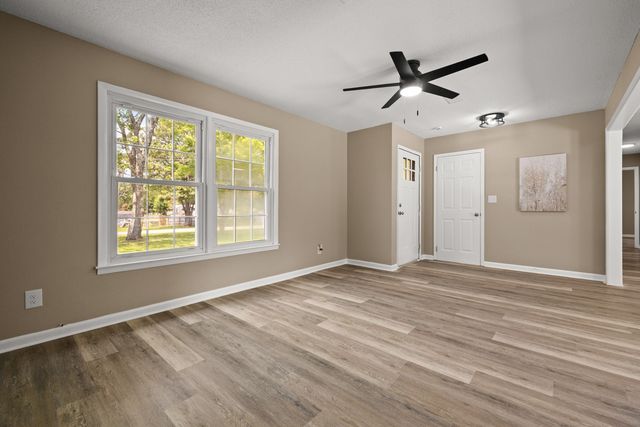 4 Park St, Fayetteville, TN 37334