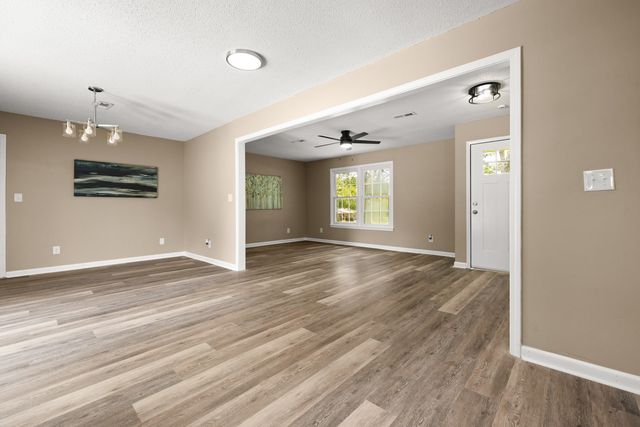 4 Park St, Fayetteville, TN 37334