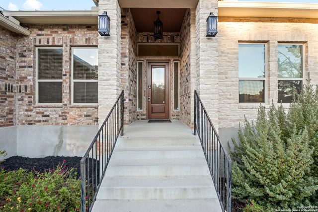 1015 Broken Spoke, Canyon Lake, TX 78133