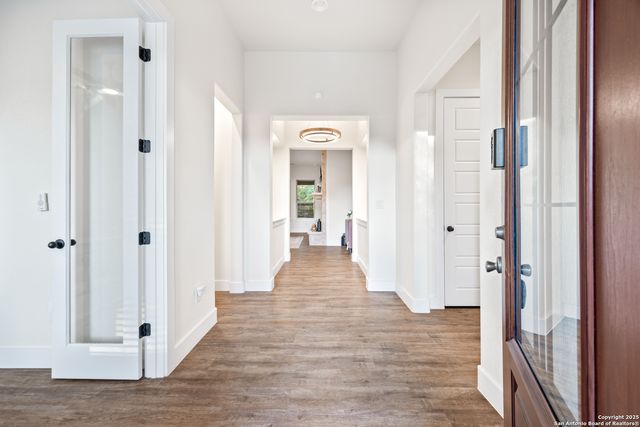 1015 Broken Spoke, Canyon Lake, TX 78133