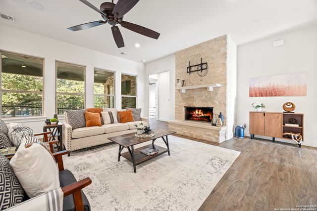 1015 Broken Spoke, Canyon Lake, TX 78133