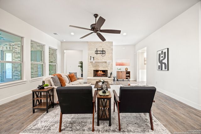 1015 Broken Spoke, Canyon Lake, TX 78133