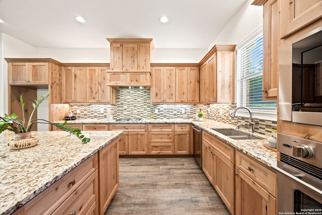 1015 Broken Spoke, Canyon Lake, TX 78133