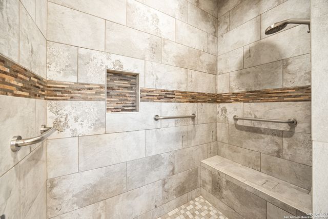 1015 Broken Spoke, Canyon Lake, TX 78133