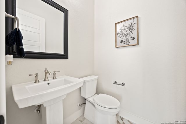 1015 Broken Spoke, Canyon Lake, TX 78133