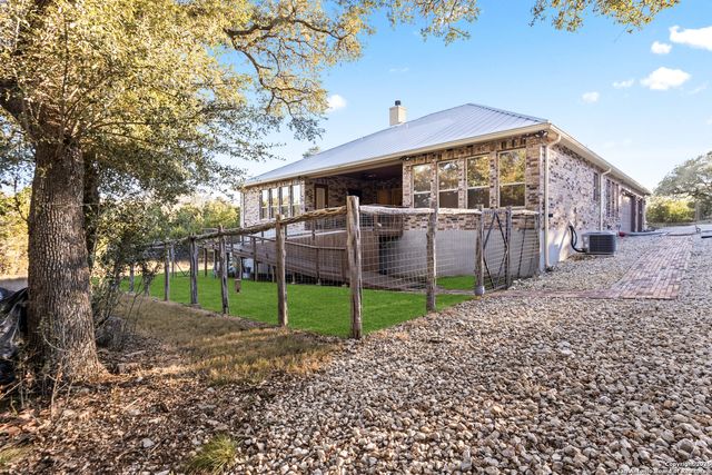 1015 Broken Spoke, Canyon Lake, TX 78133