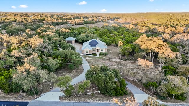 1015 Broken Spoke, Canyon Lake, TX 78133