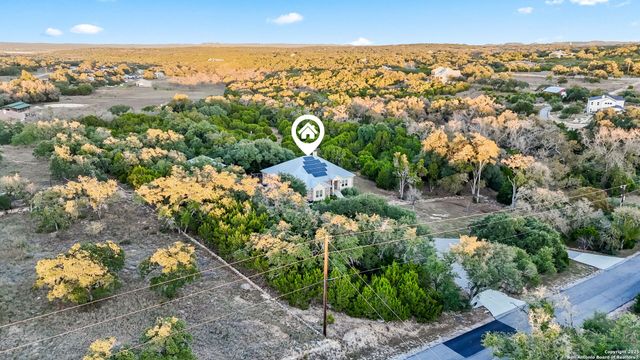 1015 Broken Spoke, Canyon Lake, TX 78133