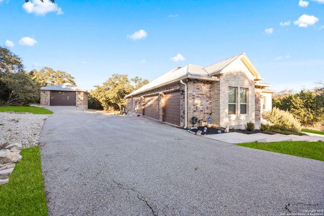 1015 Broken Spoke, Canyon Lake, TX 78133