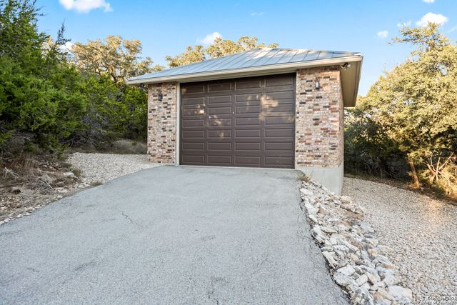 1015 Broken Spoke, Canyon Lake, TX 78133