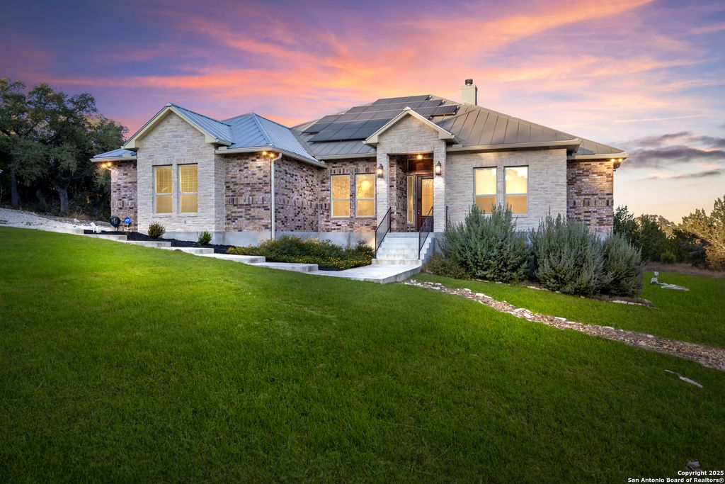 1015 Broken Spoke, Canyon Lake, TX 78133