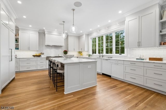 132 Hartshorn Dr, Millburn Twp., NJ 07078