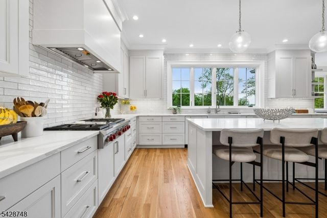 132 Hartshorn Dr, Millburn Twp., NJ 07078