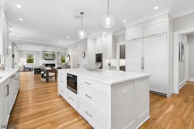 132 Hartshorn Dr, Millburn Twp., NJ 07078