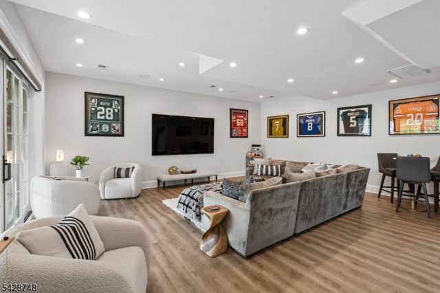 132 Hartshorn Dr, Millburn Twp., NJ 07078