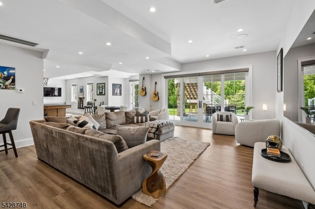 132 Hartshorn Dr, Millburn Twp., NJ 07078
