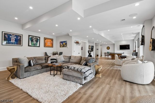 132 Hartshorn Dr, Millburn Twp., NJ 07078
