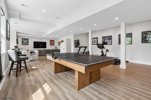132 Hartshorn Dr, Millburn Twp., NJ 07078