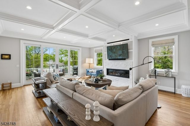 132 Hartshorn Dr, Millburn Twp., NJ 07078