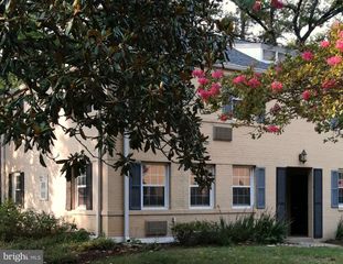 111 N GEORGE MASON DR N #1, Arlington, VA 22204
