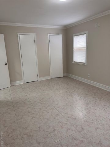 18740 Hilburn Avenue, Saint Albans, NY 11412