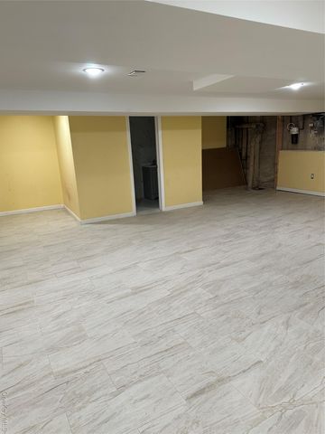 18740 Hilburn Avenue, Saint Albans, NY 11412