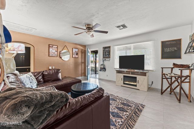 221 E CAVANESS Avenue, Wickenburg, AZ 85390