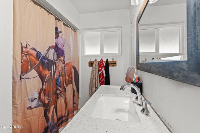 221 E CAVANESS Avenue, Wickenburg, AZ 85390