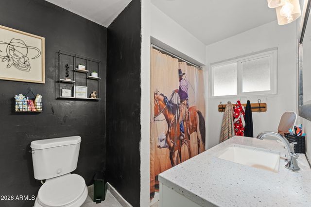 221 E CAVANESS Avenue, Wickenburg, AZ 85390