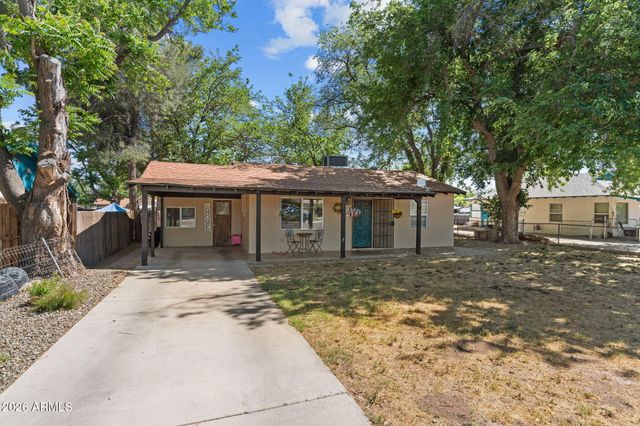 221 E CAVANESS Avenue, Wickenburg, AZ 85390
