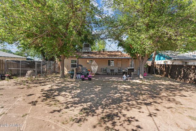 221 E CAVANESS Avenue, Wickenburg, AZ 85390