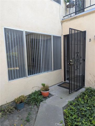 17031 Pinehurst Lane B, Huntington Beach, CA 92647