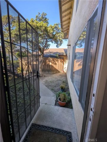 17031 Pinehurst Lane B, Huntington Beach, CA 92647