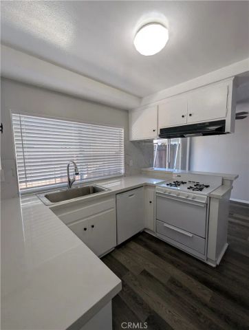 17031 Pinehurst Lane B, Huntington Beach, CA 92647