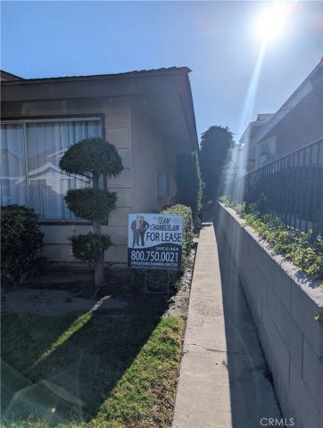 17031 Pinehurst Lane B, Huntington Beach, CA 92647