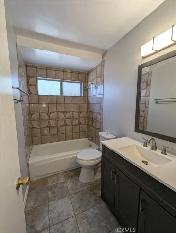 17031 Pinehurst Lane B, Huntington Beach, CA 92647