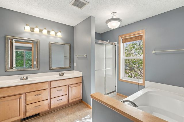 1560 Oakbrooke Terrace, Eagan, MN 55122