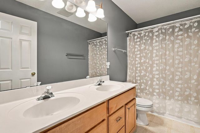 1560 Oakbrooke Terrace, Eagan, MN 55122