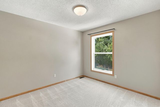 1560 Oakbrooke Terrace, Eagan, MN 55122