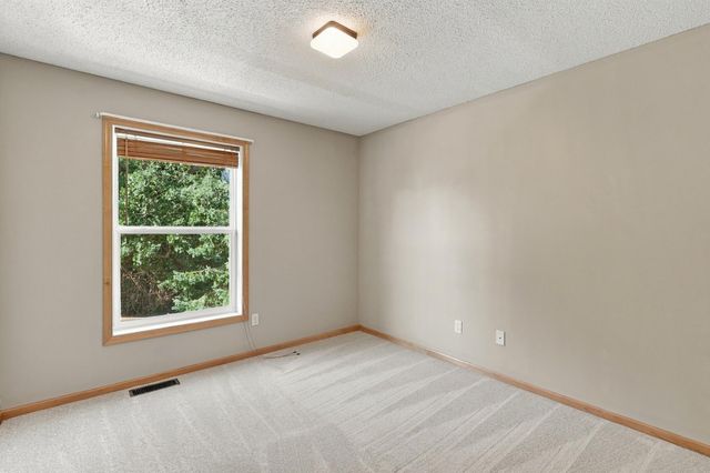 1560 Oakbrooke Terrace, Eagan, MN 55122