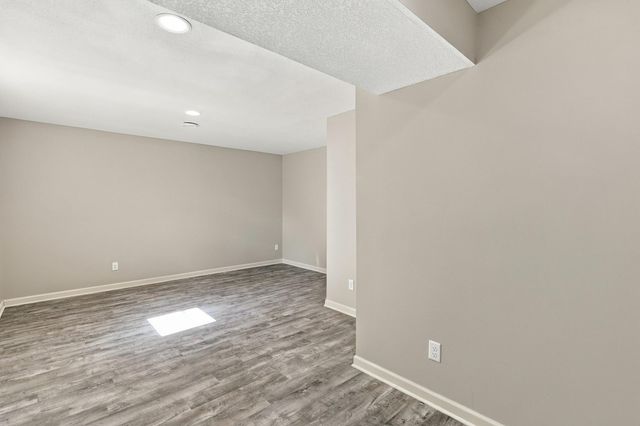 1560 Oakbrooke Terrace, Eagan, MN 55122