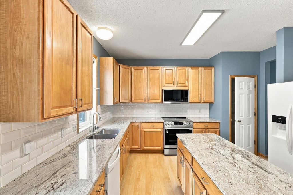 1560 Oakbrooke Terrace, Eagan, MN 55122 — photo 3