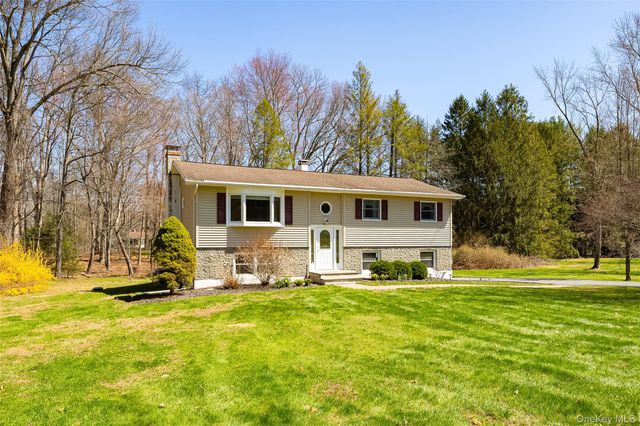 41 Julie Drive, Hopewell Junction, NY 12533